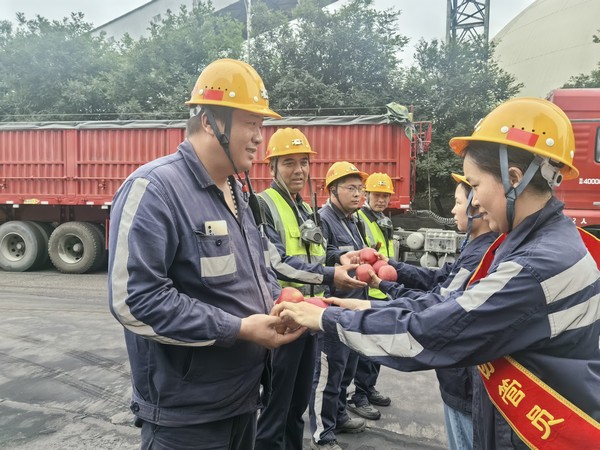 陜煤建設洗選煤運營公司開展“溫馨父親節，協管囑安全”活動